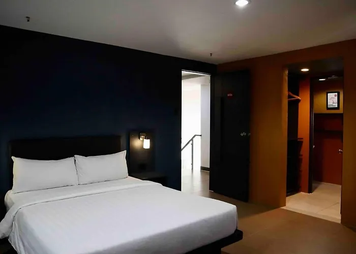 Soho-style Loft - Center With 4br, Wifi And Gameroom *