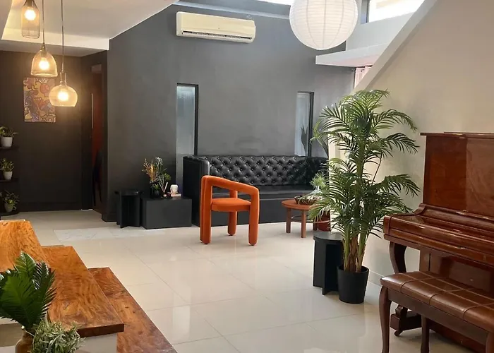 Soho-style Loft - Center With 4br, Wifi And Gameroom Cebu